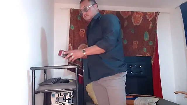 hardrock982 Adlı Modelin Canlı XXX Sohbeti