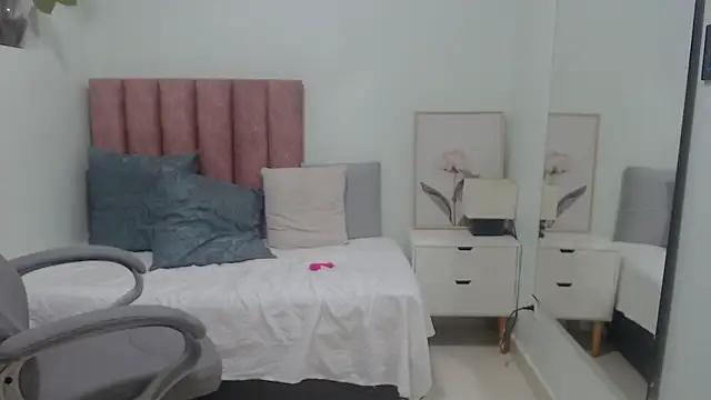 sophia_hadid: απευθείας συνομιλία ΧΧΧ