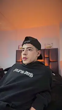 Sebastian_Reed Show in webcam