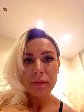 AureliaDoux's Live XXX Chat