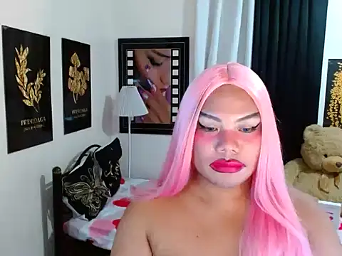 TSbrianaHugeCock webkamerás műsora