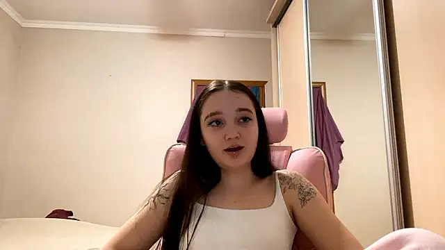 TrulaPhay Adlı Modelin Canlı XXX Sohbeti