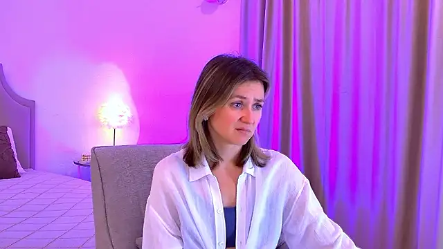 EmeraldGlow live XXX chat