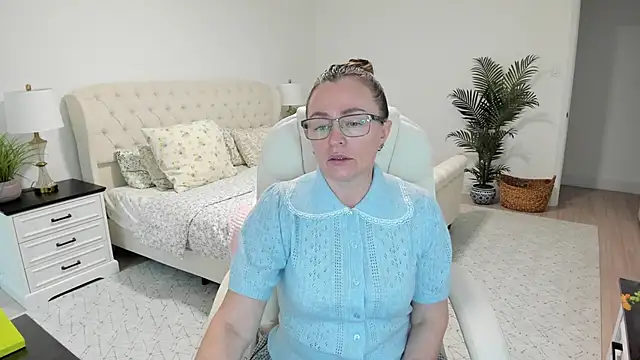 Vika73: διαδικτυακό σόου στην κάμερα