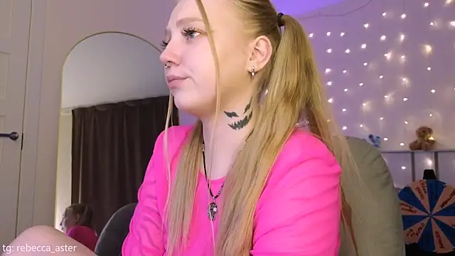 RebeccaAster Adlı Modelin Canlı XXX Sohbeti