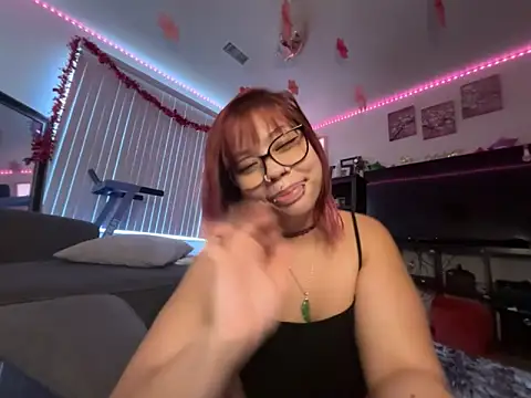 moan4mona élő XXX-chatje