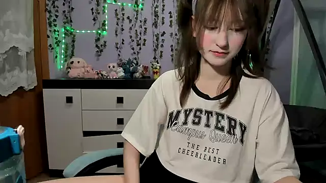 Show modela Yoonhee_ki na web-kameri