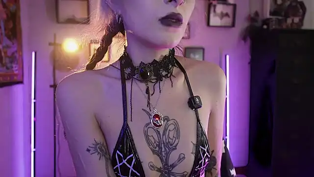 insania_9999_'s Live XXX Chat