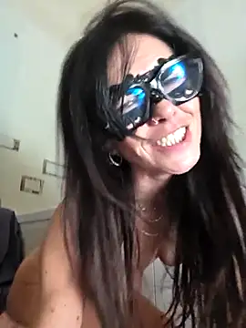 EmySkinny85 Webcam show