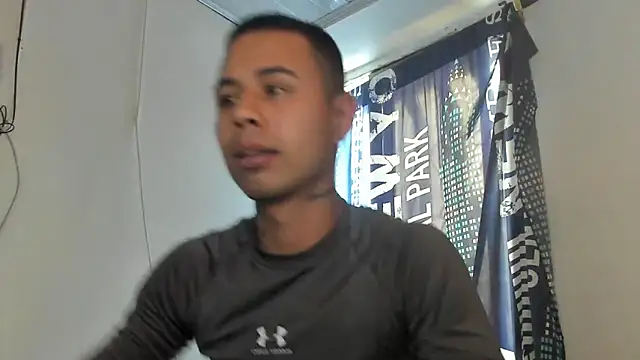 _Logan_Colton_のウェブカメラショー