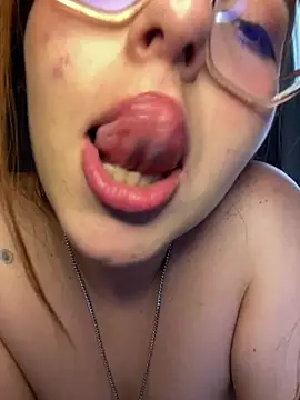 XXX chat uživo modela CoraVibes