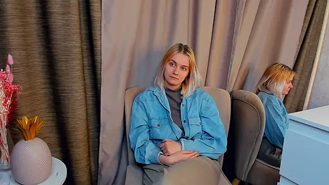 AveIinaStromain Adlı Modelin Canlı XXX Sohbeti