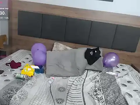 XXX chat uživo modela miss_charlott_18