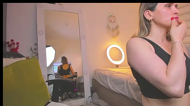 XXX chat uživo modela SharonVelvet