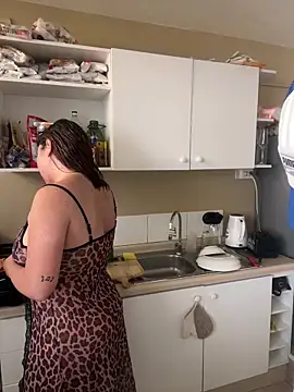 WHITEWOMEN_2's Live XXX Chat