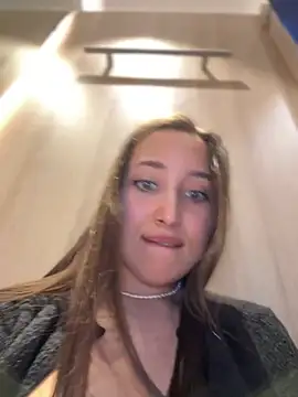 ICrazyOneIRLのライブXXXチャット