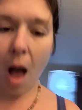 CUMFOREVERY1nTitTiES2 Chat XXX in diretta