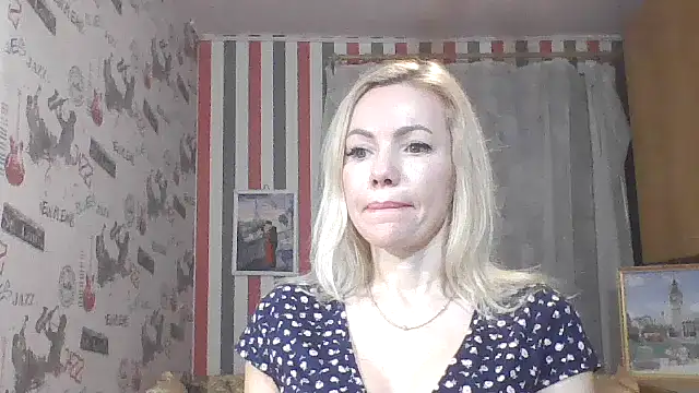 AmorettaのライブXXXチャット