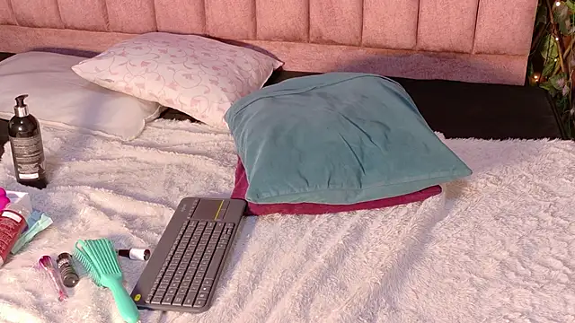 MiaJanss: онлайн-секс-чат