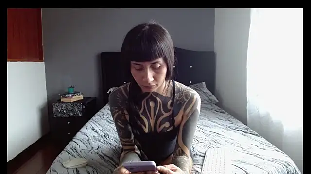 XXX chat uživo modela Emilia_1995