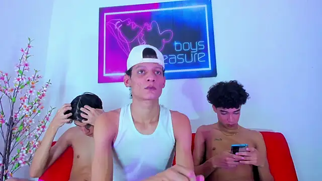 Pleasure_boys_hot Adlı Modelin Web Kamerası Şovu