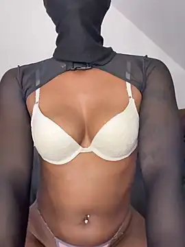 KiaraAmara Live XXX-chat