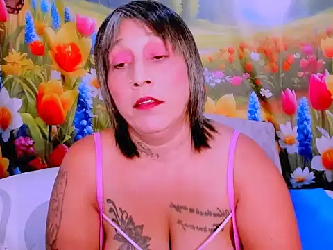 indianroxy's Live XXX Chat