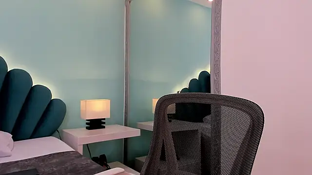 sharlott18 Adlı Modelin Canlı XXX Sohbeti