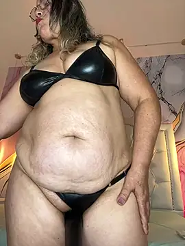 Lucy_Milf_474 Show in webcam