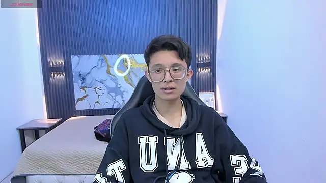 SantiagoRusso18's Live XXX Chat