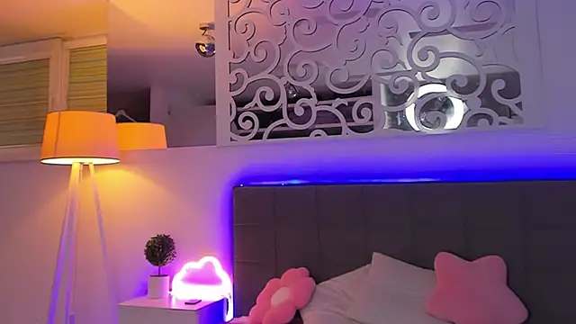 LuisaClover live XXX chat