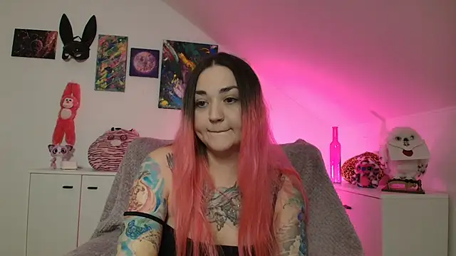 PinkHurricaneOfficial Webcam Show