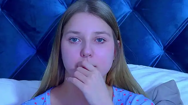 TinnaBurton élő XXX-chatje