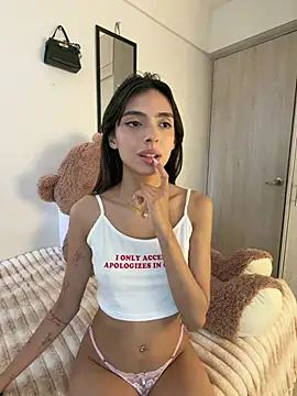 ZaraLuuv's Live XXX Chat