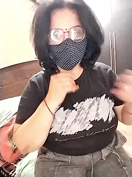 RICHA_BHABHI23 Show in webcam