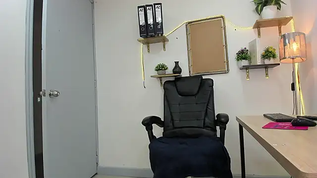 Chat +18 de Stefy_cg ao vivo