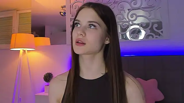 LuisaClover: онлайн-секс-чат