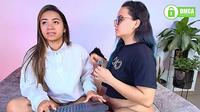 Jules_n_Gia Show Webcam