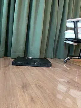 AYW-21: διαδικτυακό σόου στην κάμερα