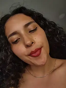 Chat XXX en directo de Lucy_Marin