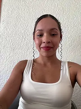 Chat +18 de Yasmin777_ ao vivo