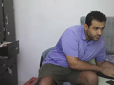 Živý XXX chat AlphaLatinoBear