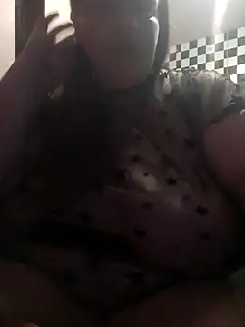 IONY_WANTS_APPRECIATION Adlı Modelin Canlı XXX Sohbeti