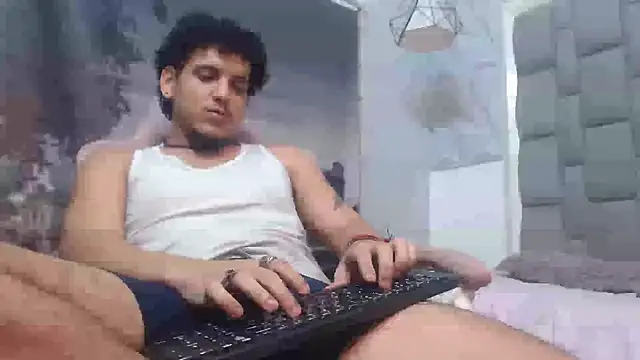 Xfire_boy69 Adlı Modelin Canlı XXX Sohbeti