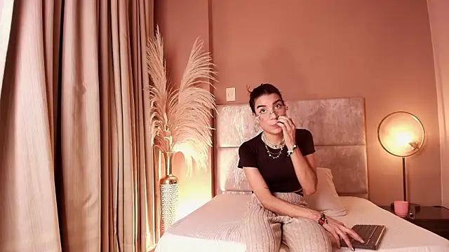 AylaStone Live XXX-chat