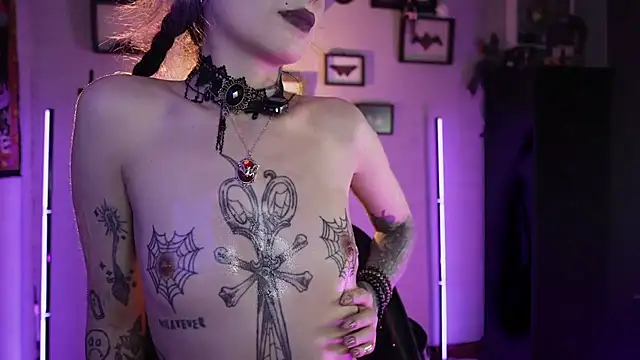 insania_9999_ Live XXX-chat