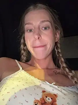 kira_mian Webbikameraesitys