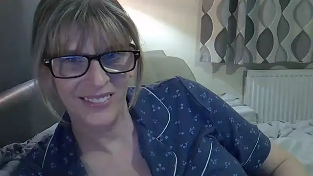 hannyj80 – Naživo XXX chat