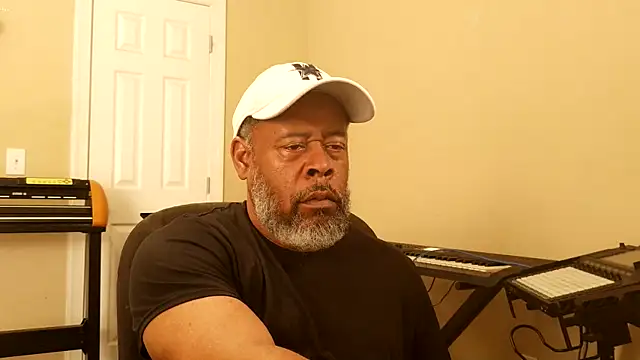 Cleozevo1961 Adlı Modelin Canlı XXX Sohbeti