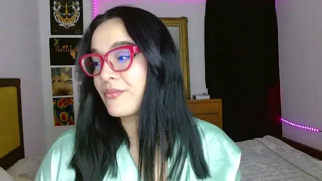 Nova-Satela live XXX chat